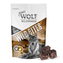 Bild Wolf of Wilderness Snack - Wild Bites Senior 180 g - Meadow Grounds - Rabbit & Chicken